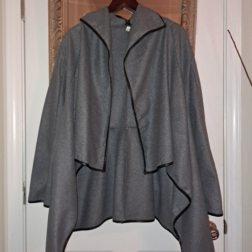 Oioninos Cape Jacket
